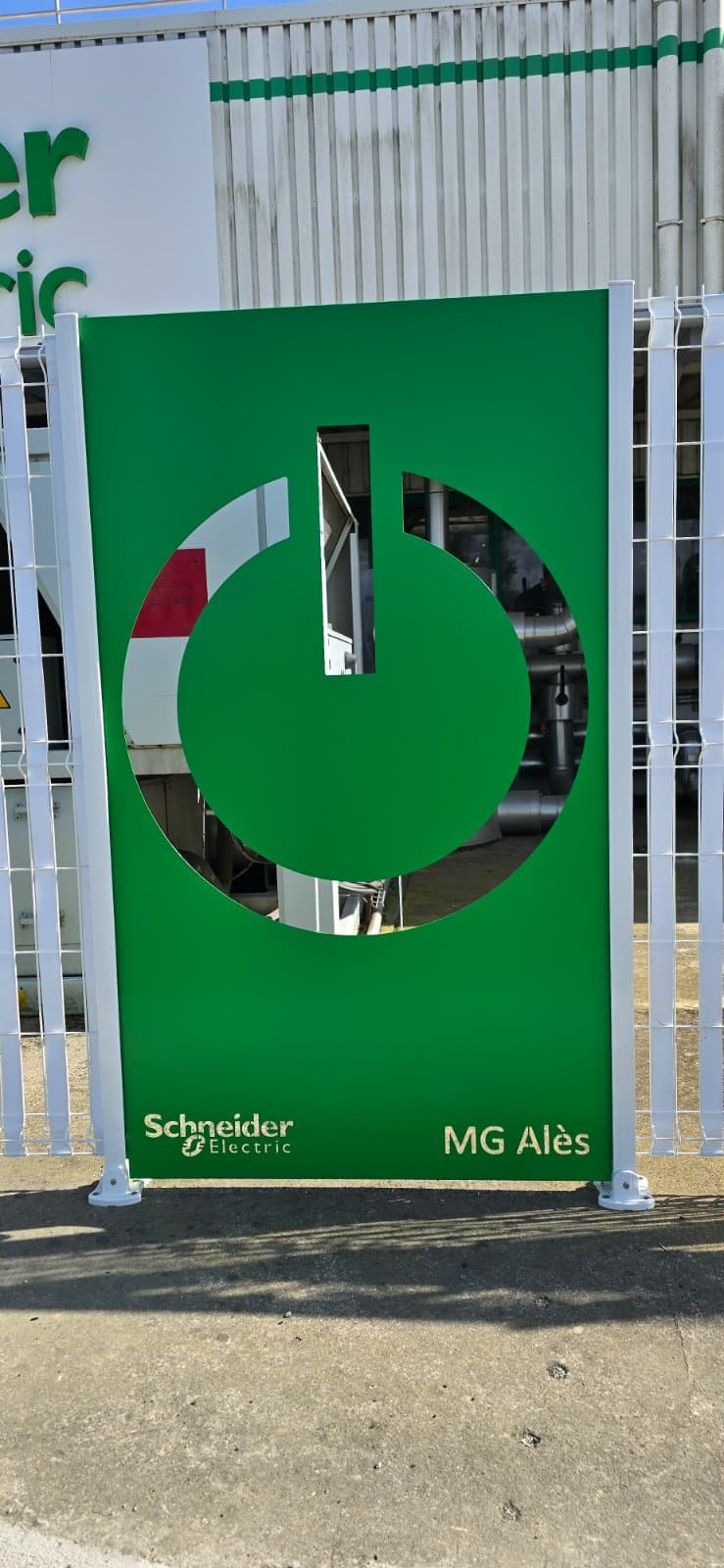 Panneau décoratif à motif graphique découpé au laser