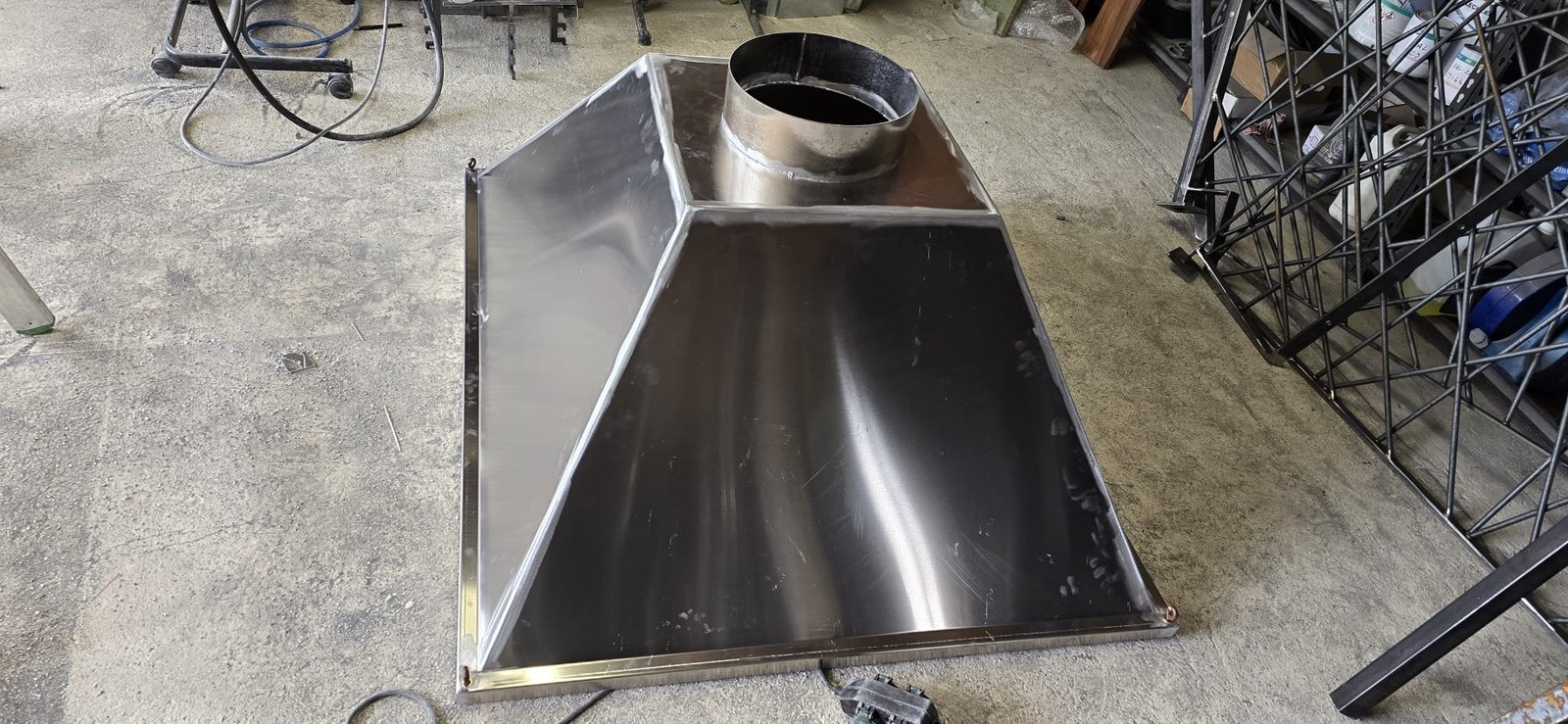 Trémie métallique fabriquée sur mesure en atelier