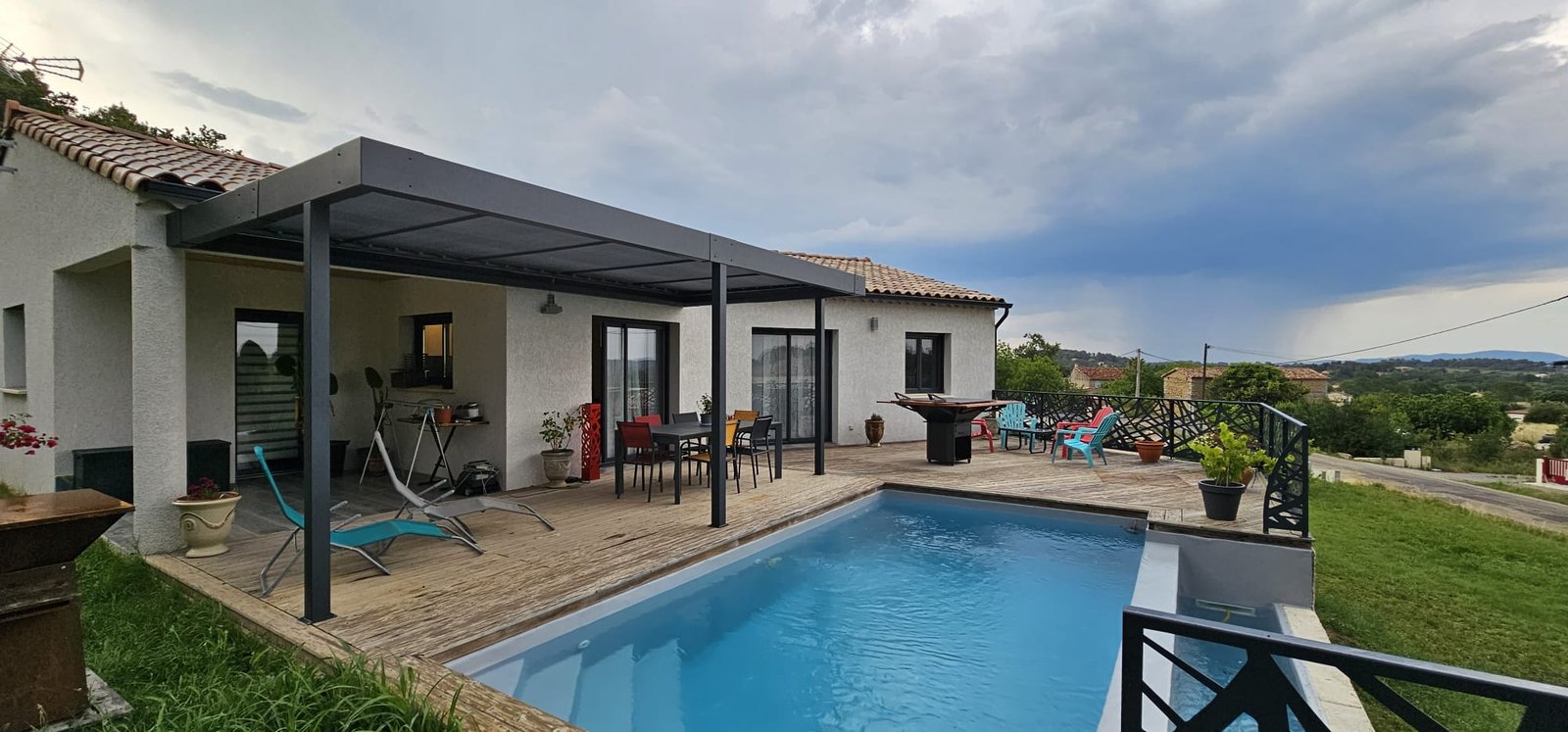 Pergola acier thermolaqué avec bâche tendue